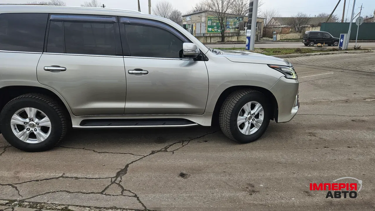 Lexus LX - фото 4