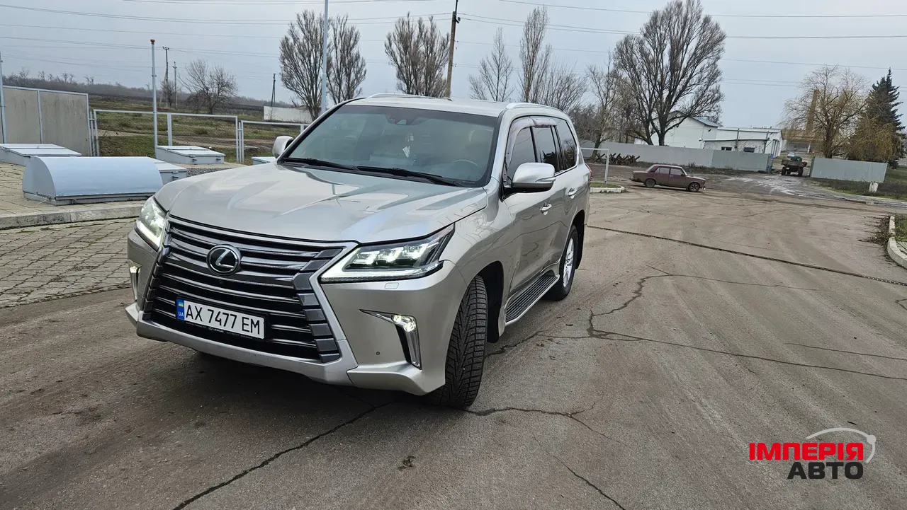 Lexus LX - фото 1