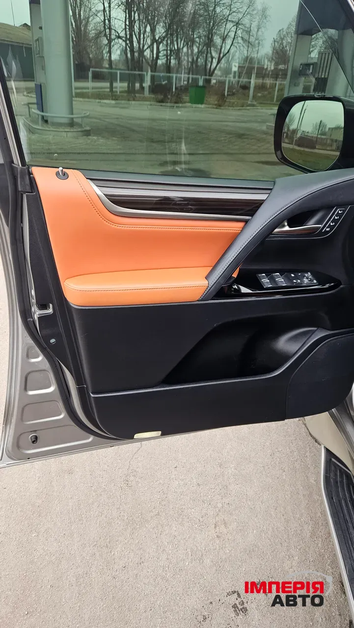 Lexus LX - фото 12