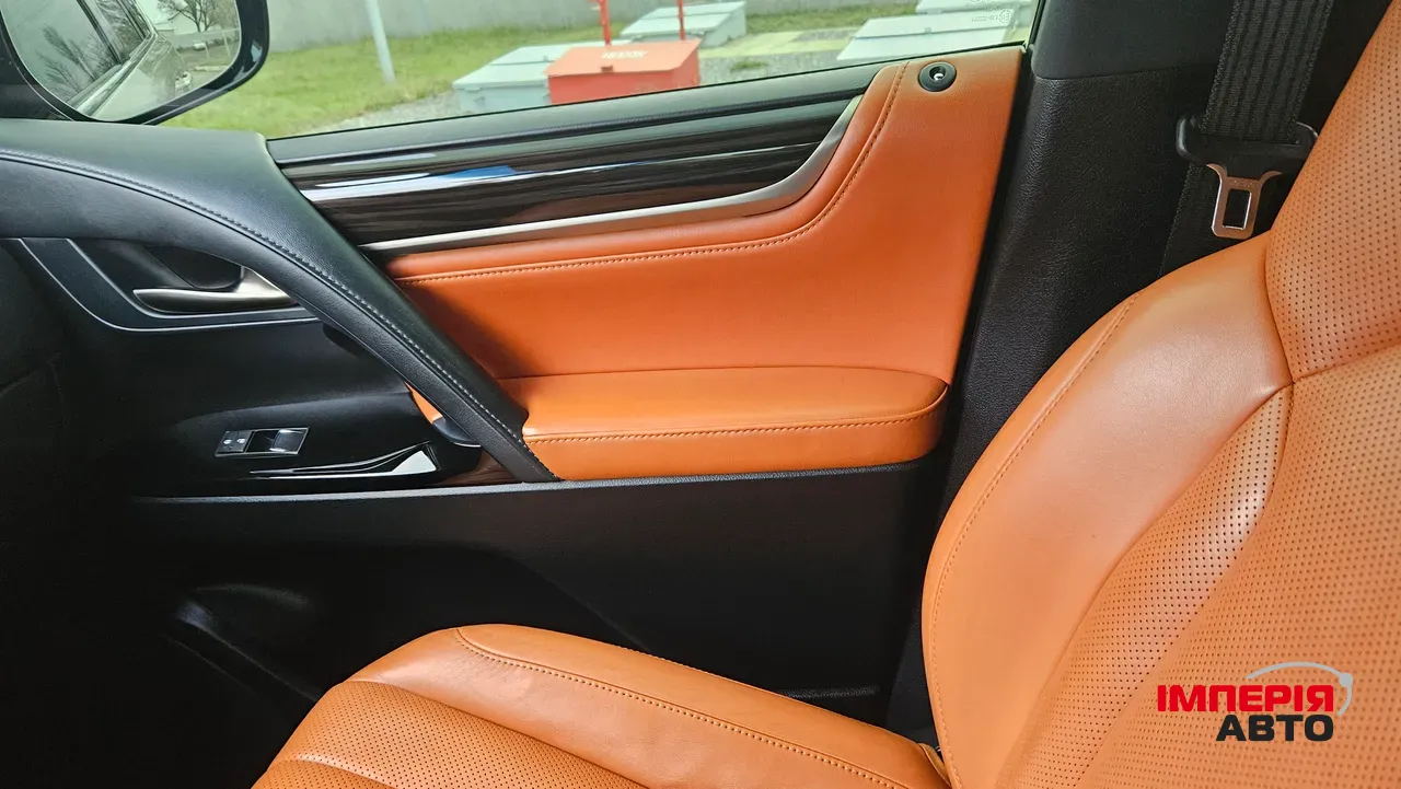 Lexus LX - фото 18