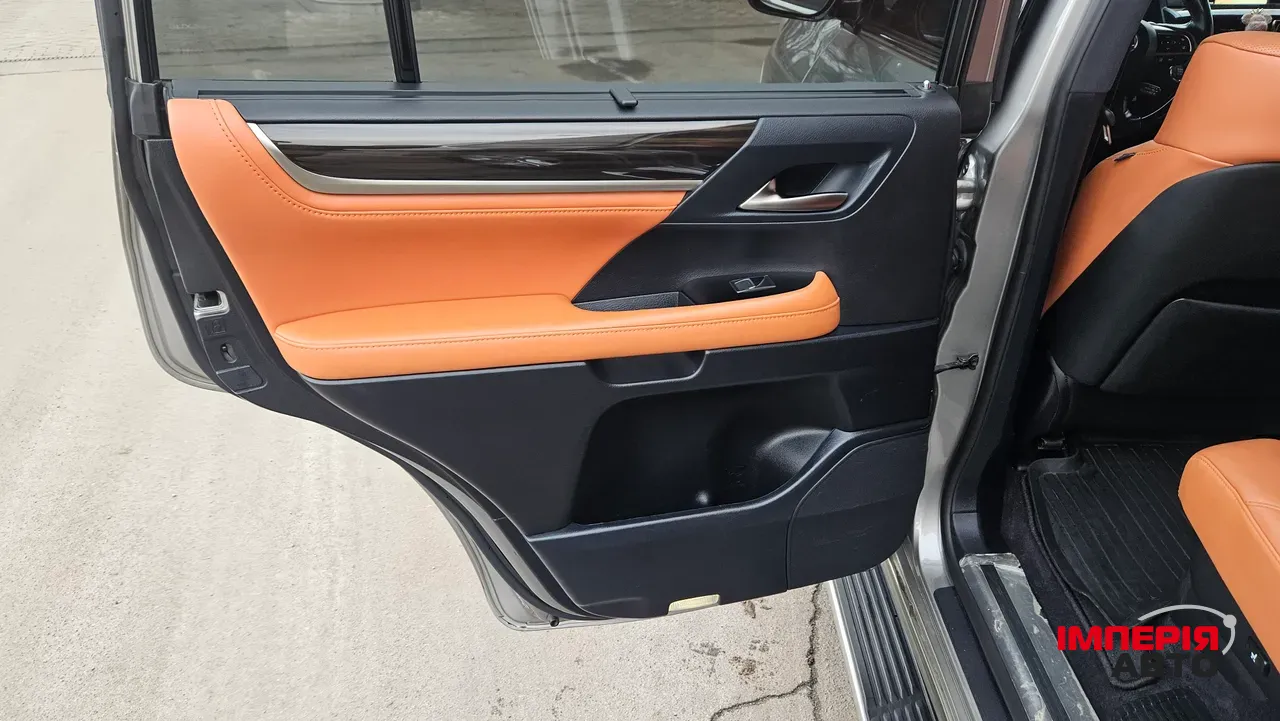 Lexus LX - фото 5