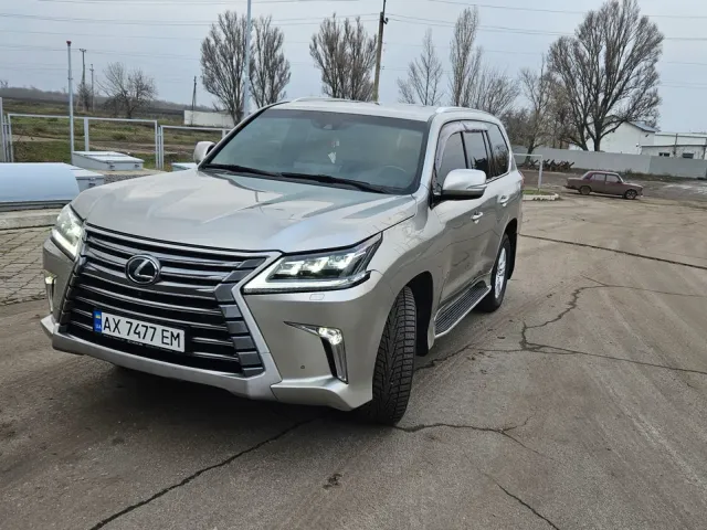 Lexus LX - фото 1