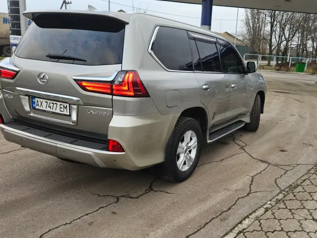 Lexus LX - фото 3