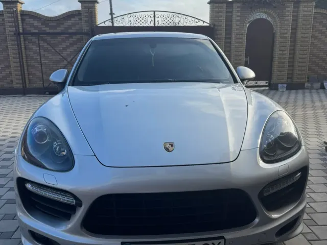 Porsche Cayenne - фото 1