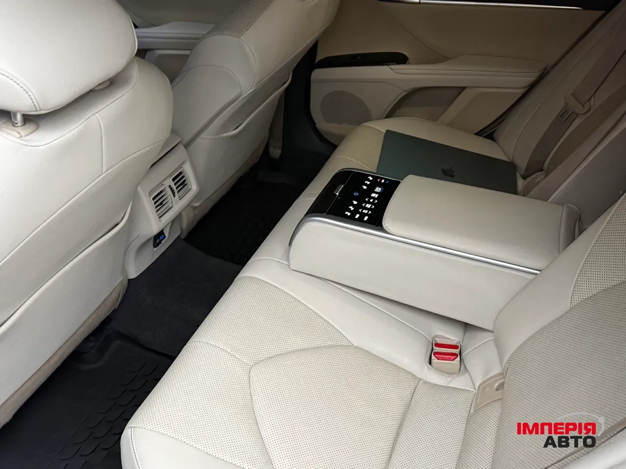 Toyota Camry - фото 5