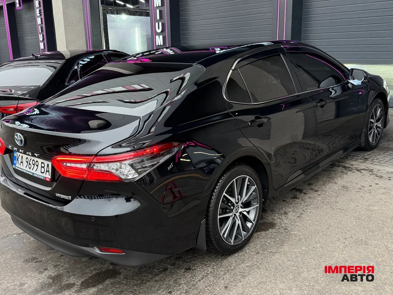 Toyota Camry - фото 2