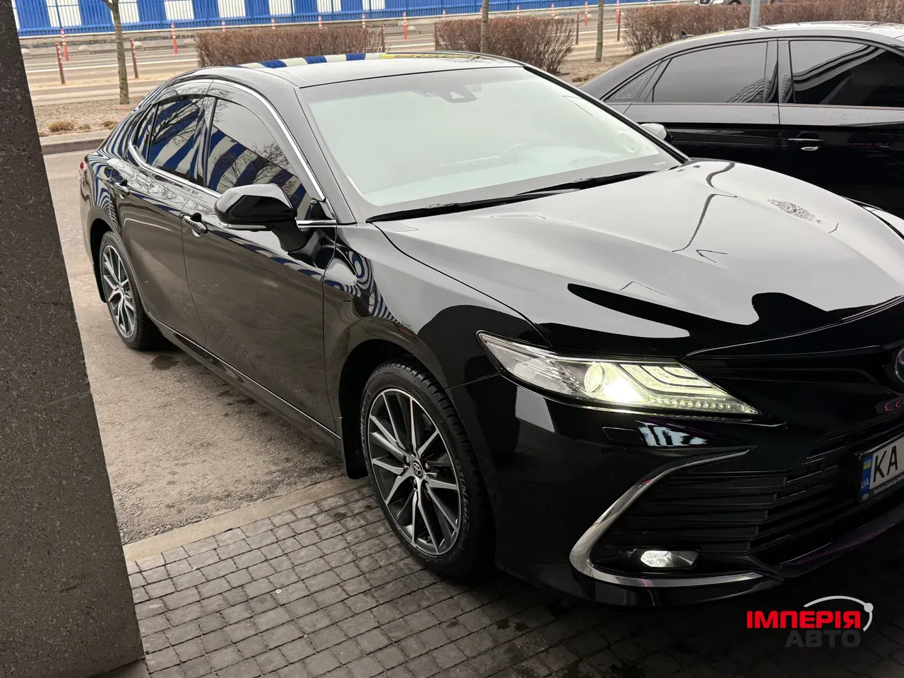 Toyota Camry - фото 1