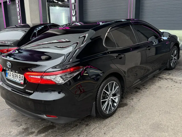 Toyota Camry - фото 2