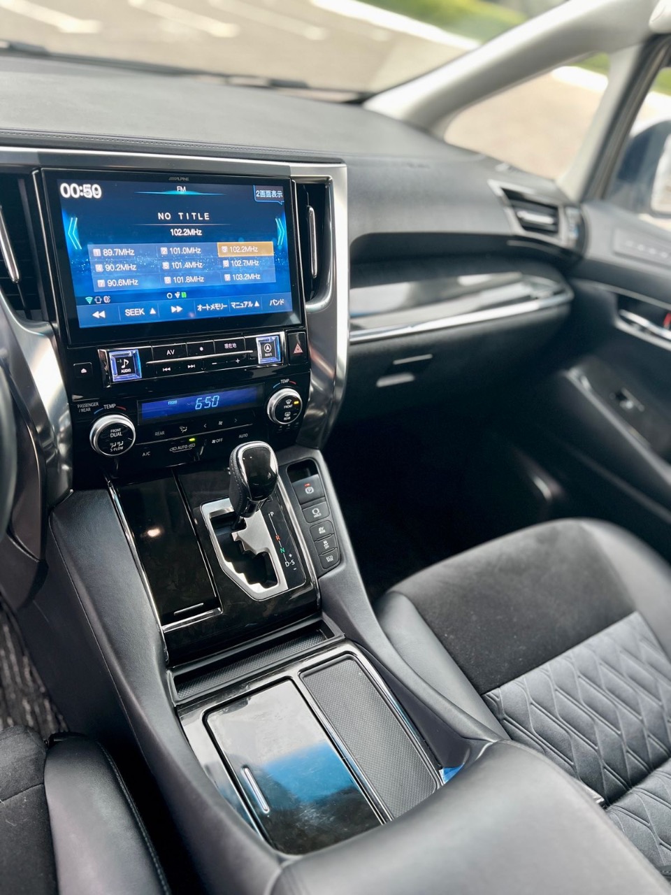 Toyota Alphard - фото 7