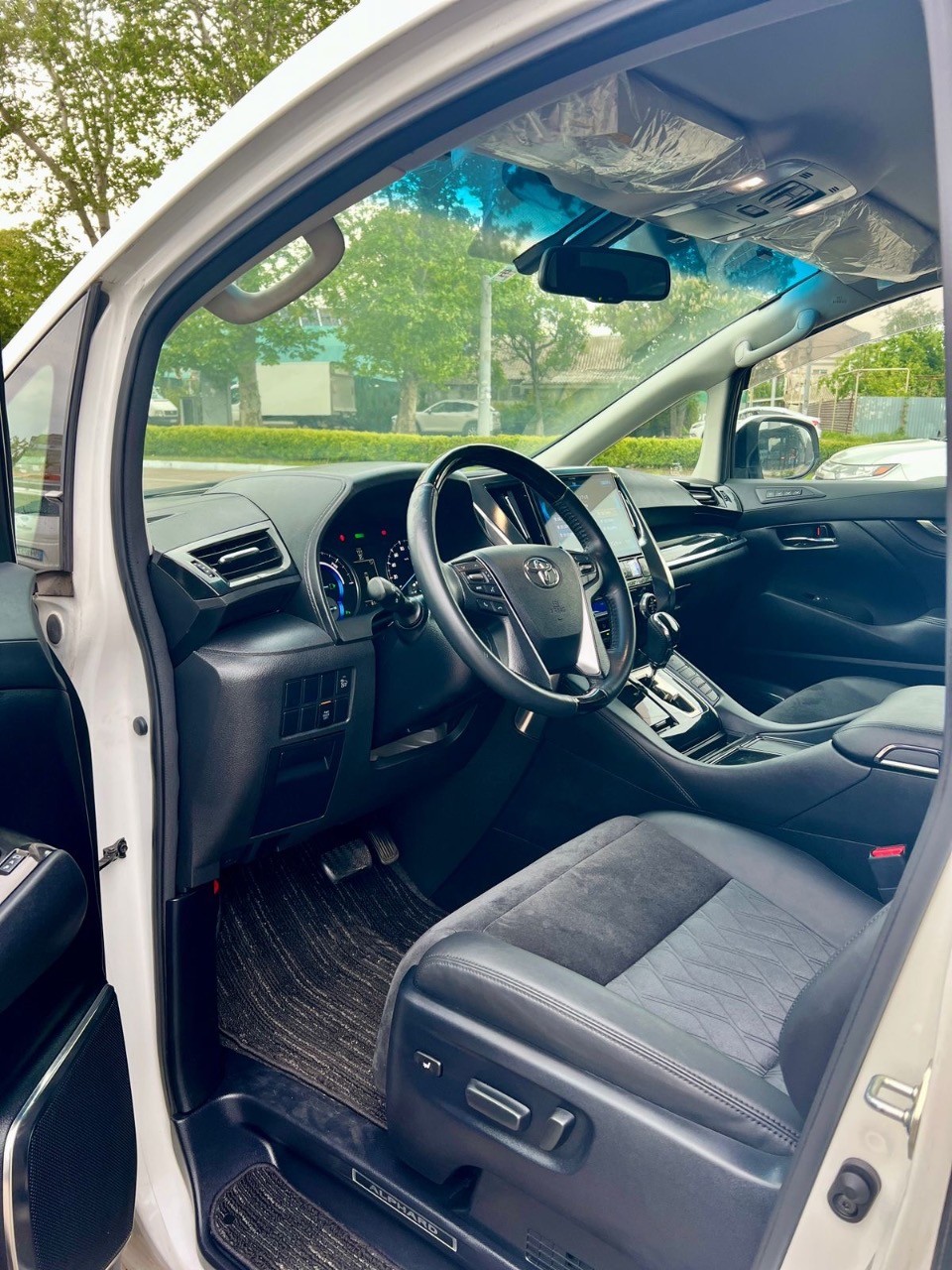Toyota Alphard - фото 5
