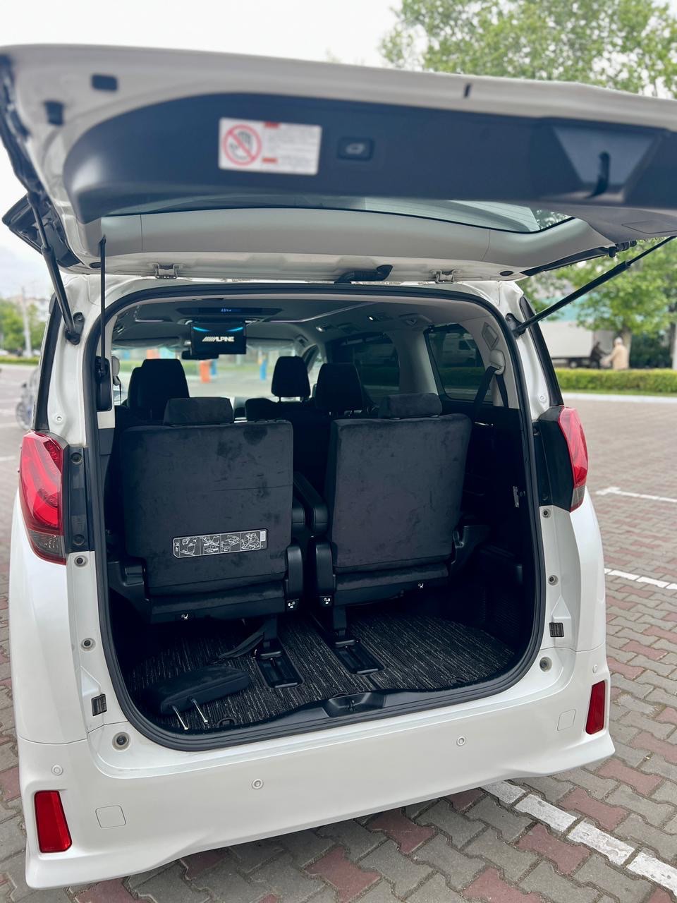 Toyota Alphard - фото 6