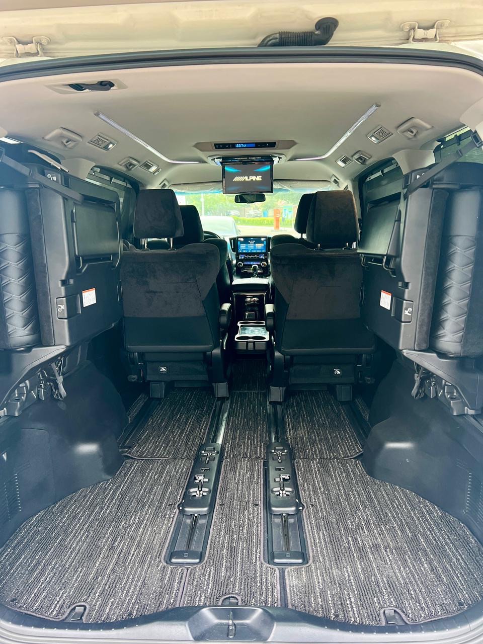 Toyota Alphard - фото 3