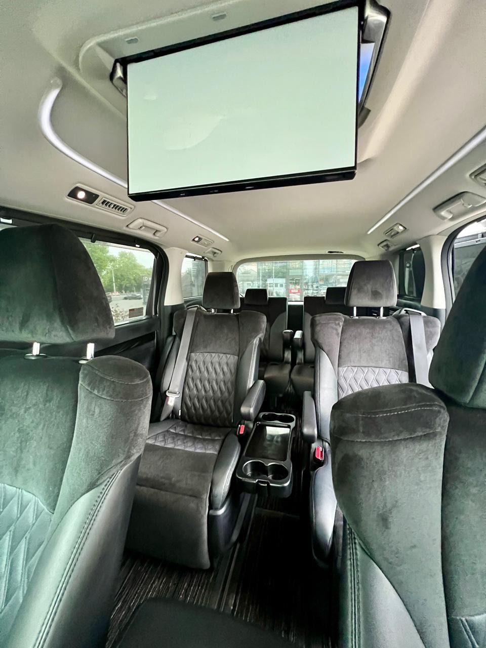 Toyota Alphard - фото 11