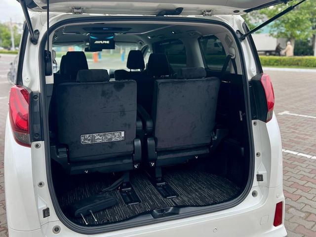 Toyota Alphard - фото 5