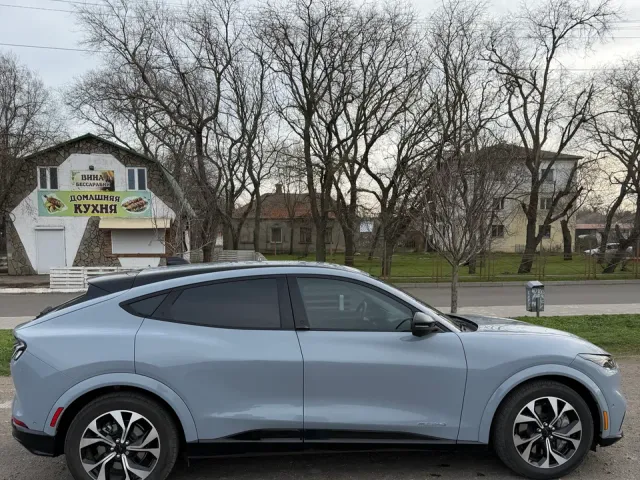 Ford Mustang Mach-E - фото 4