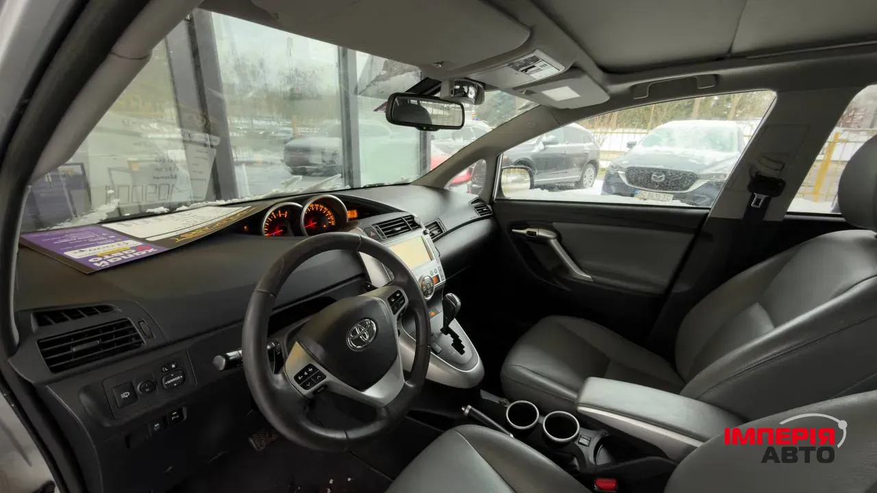 Toyota Verso - фото 3