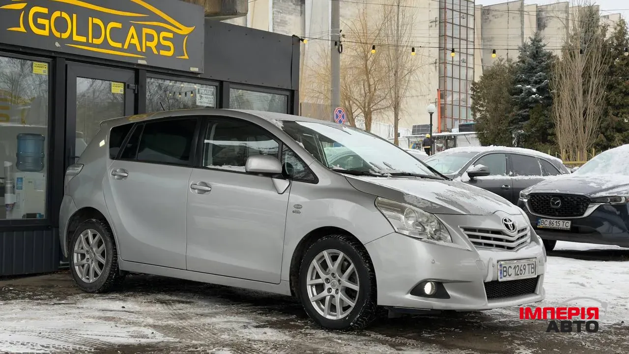 Toyota Verso - фото 2