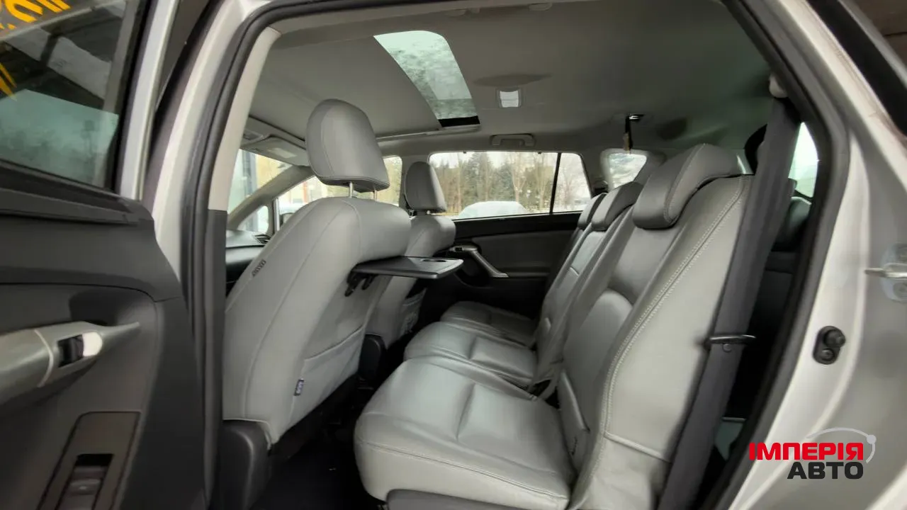 Toyota Verso - фото 12