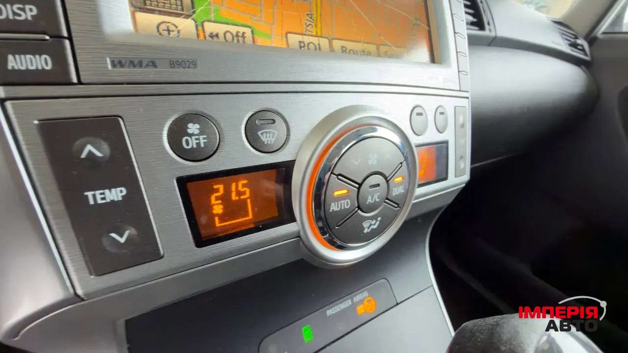 Toyota Verso - фото 8