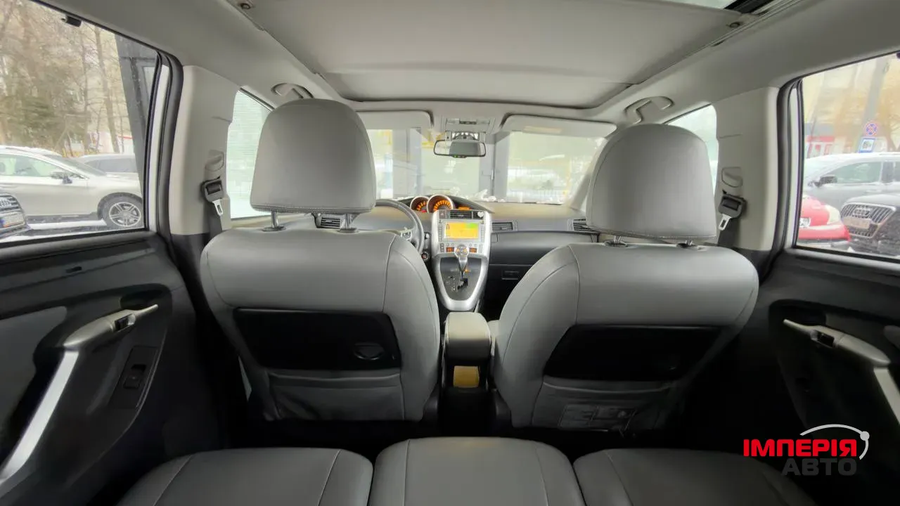 Toyota Verso - фото 11