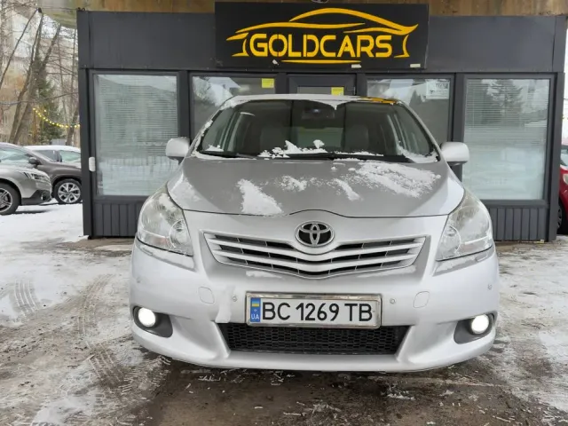 Toyota Verso - фото 1