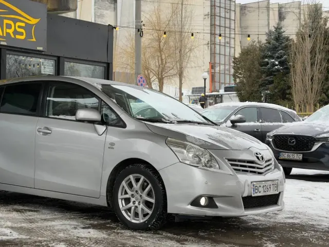 Toyota Verso - фото 2