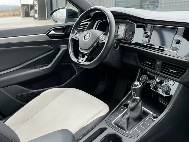 Volkswagen Jetta - фото 5