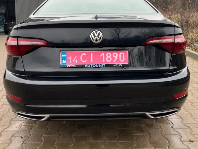 Volkswagen Jetta - фото 2