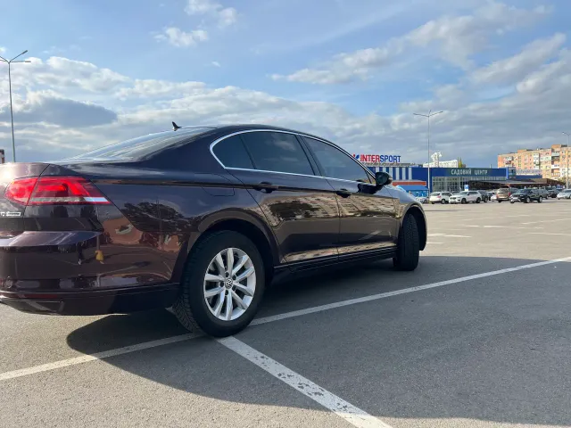 Volkswagen Passat - фото 4