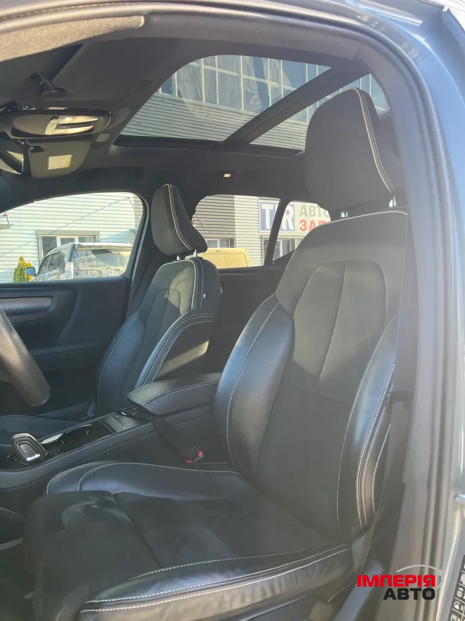 Volvo XC40 - фото 12