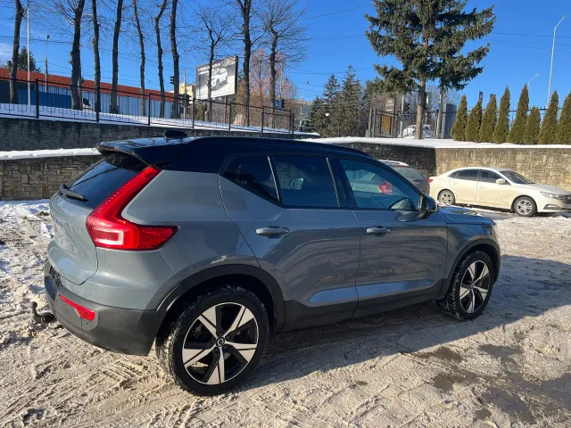 Volvo XC40 - фото 3