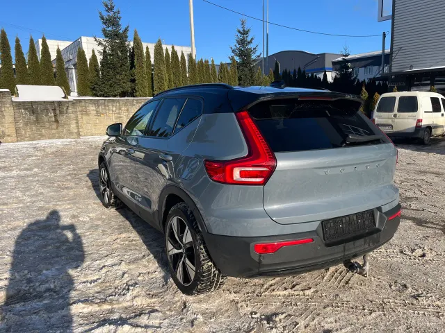 Volvo XC40 - фото 1