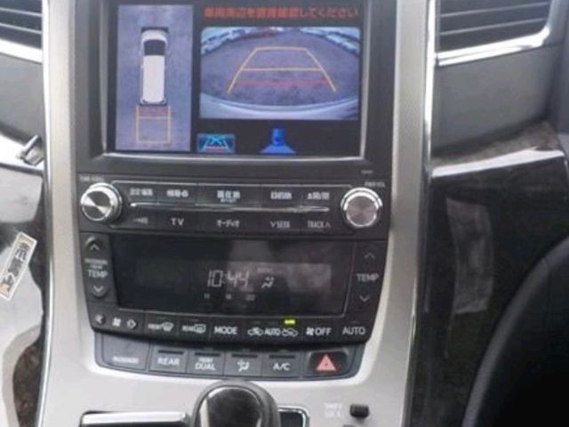 Toyota Vellfire - фото 2