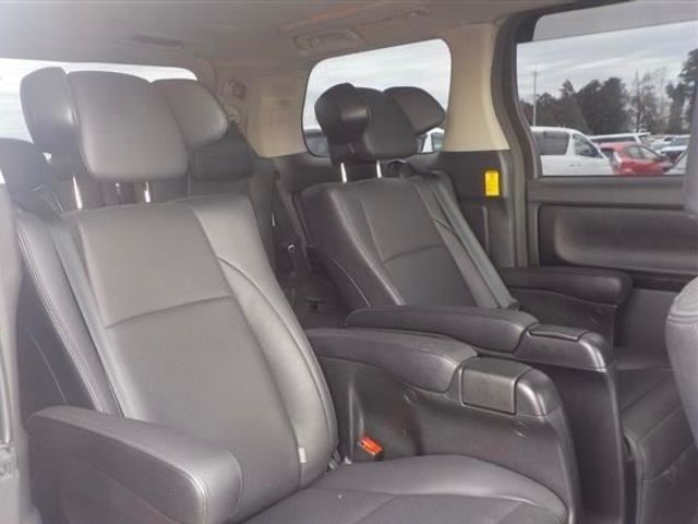 Toyota Vellfire - фото 4