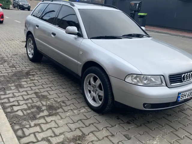 Audi A4 - фото 3