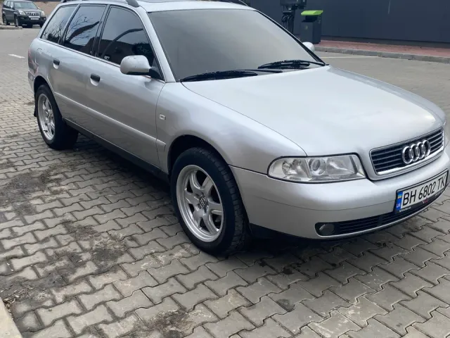 Audi A4 - фото 4