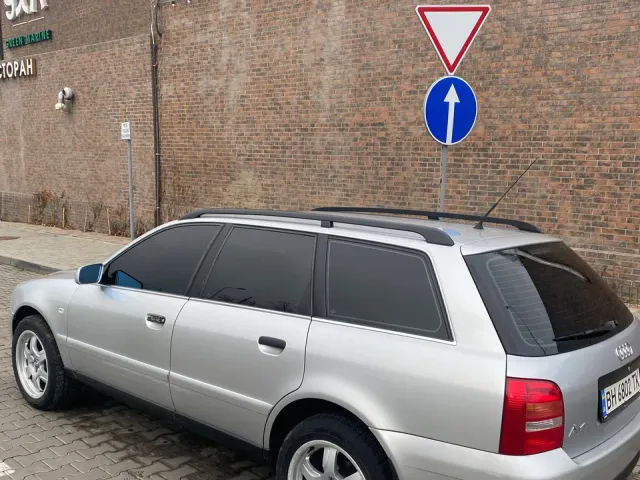 Audi A4 - фото 5