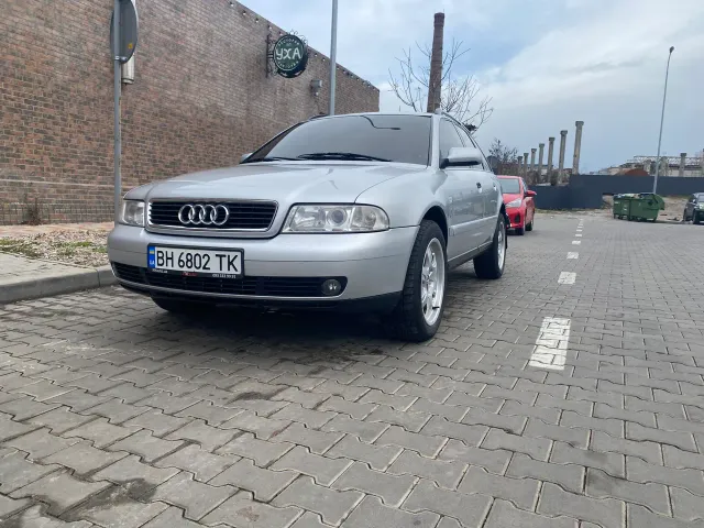 Audi A4 - фото 2