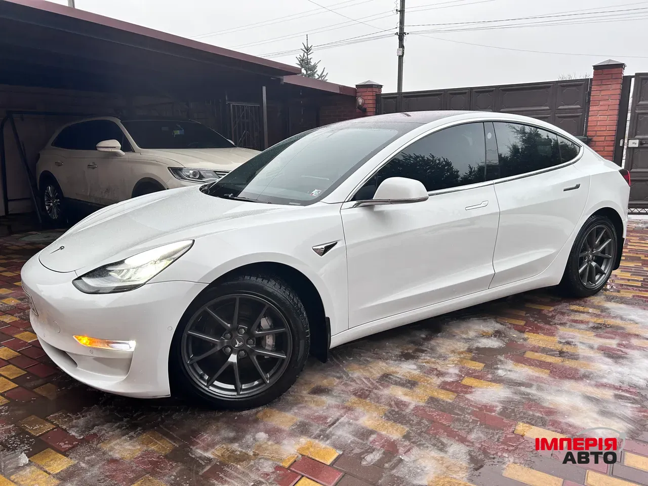 Tesla Model 3 - фото 1