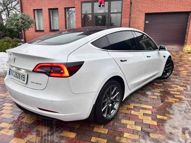 Tesla Model 3 - фото 4