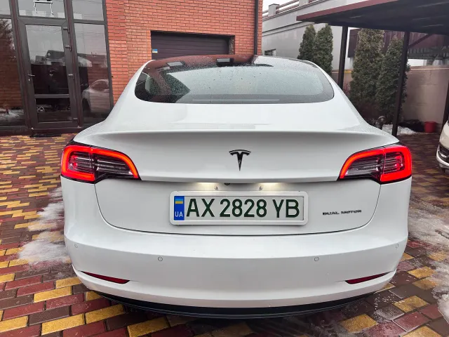 Tesla Model 3 - фото 5