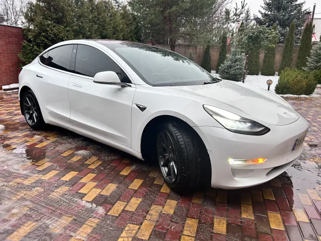 Tesla Model 3 - фото 2