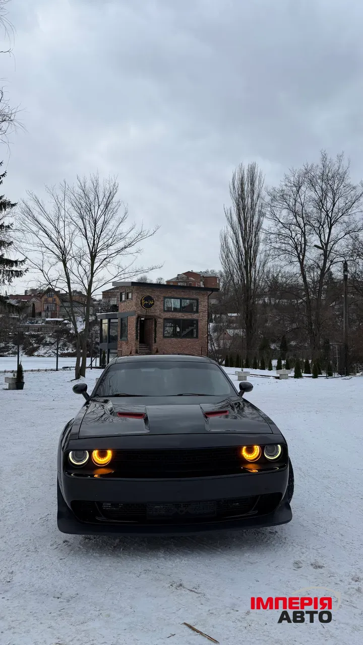 Dodge Challenger - фото 1