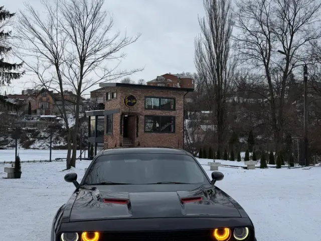 Dodge Challenger - фото 1
