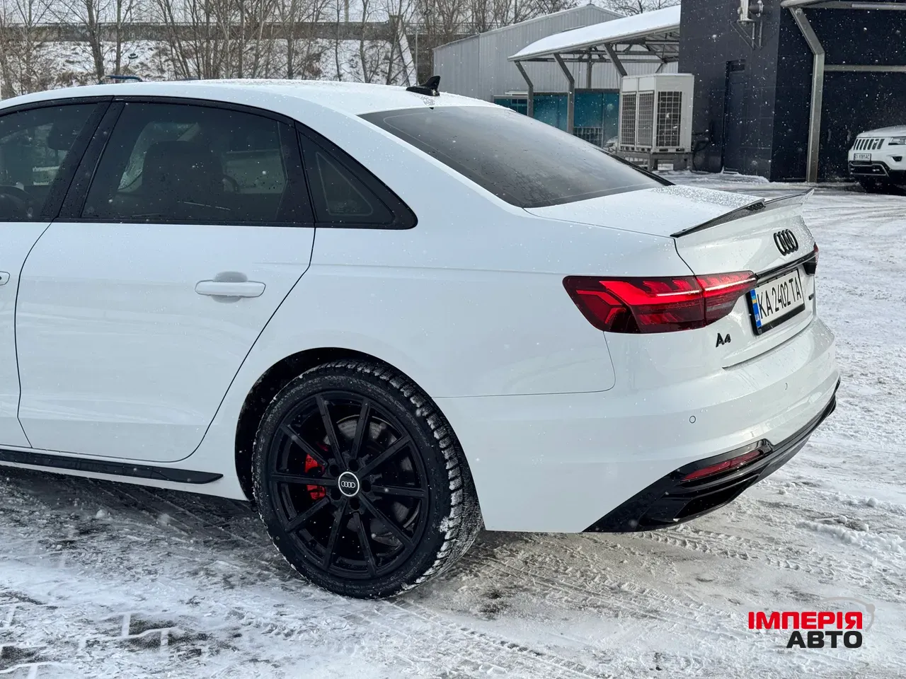 Audi A4 - фото 12