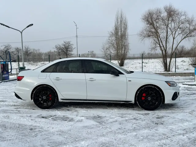 Audi A4 - фото 5