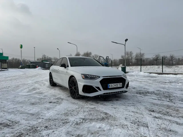 Audi A4 - фото 1