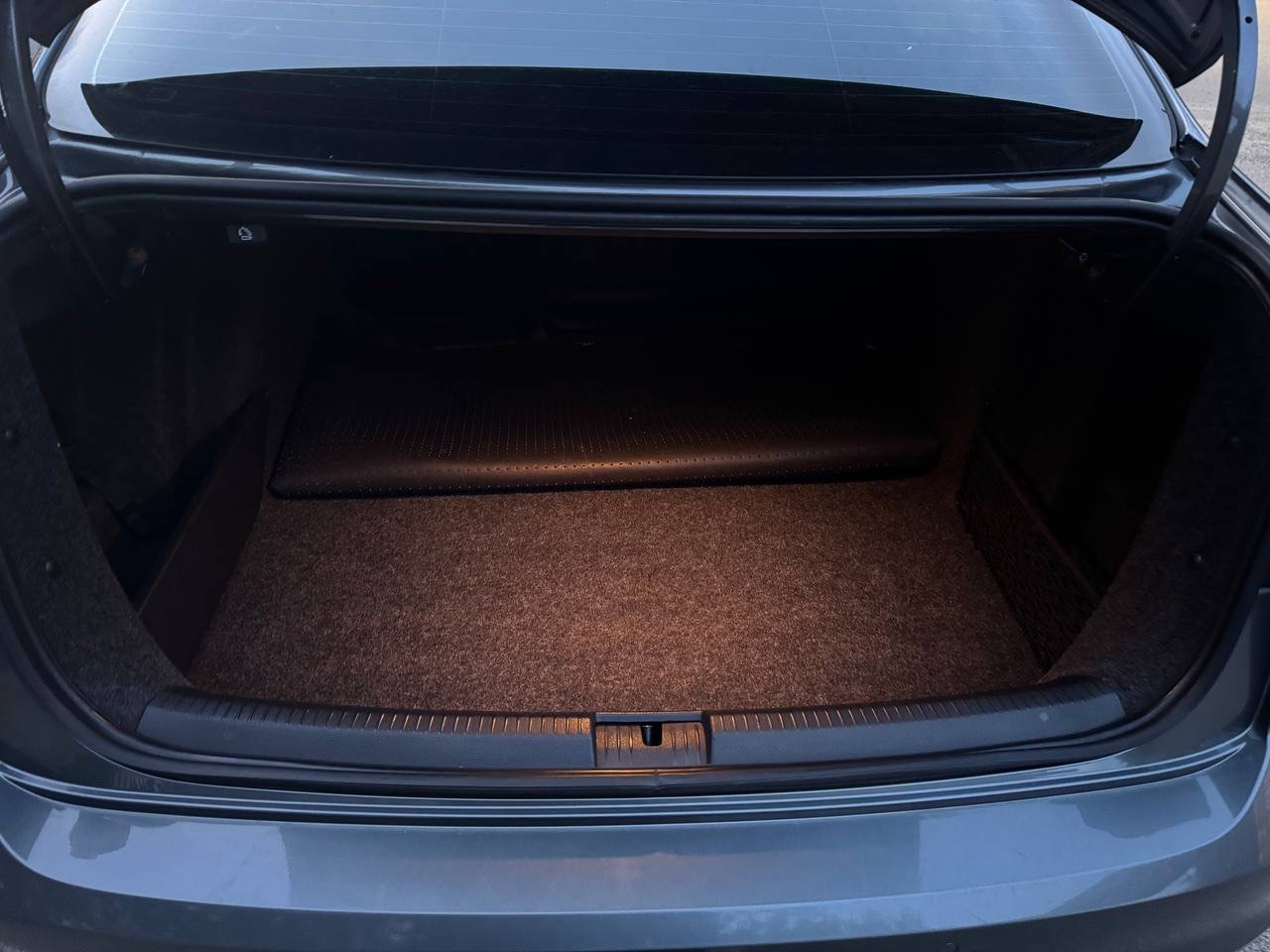 Volkswagen Jetta - фото 4