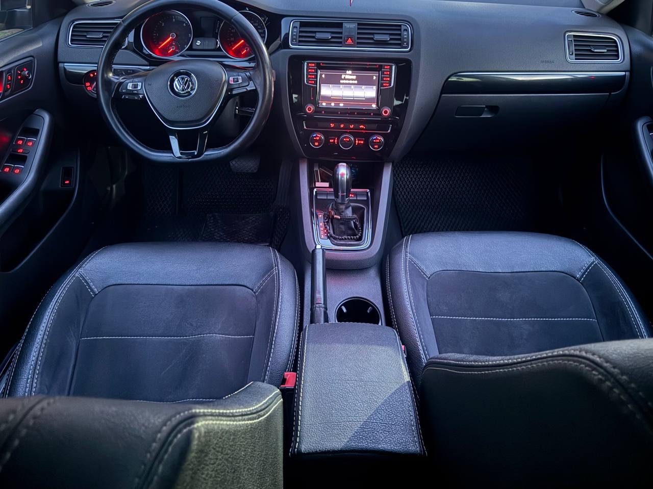 Volkswagen Jetta - фото 6