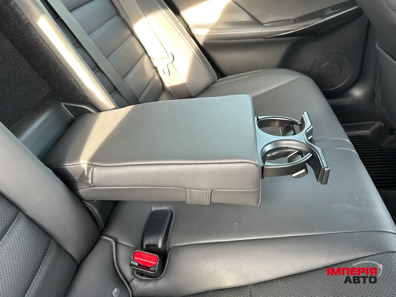 Lexus IS - фото 17